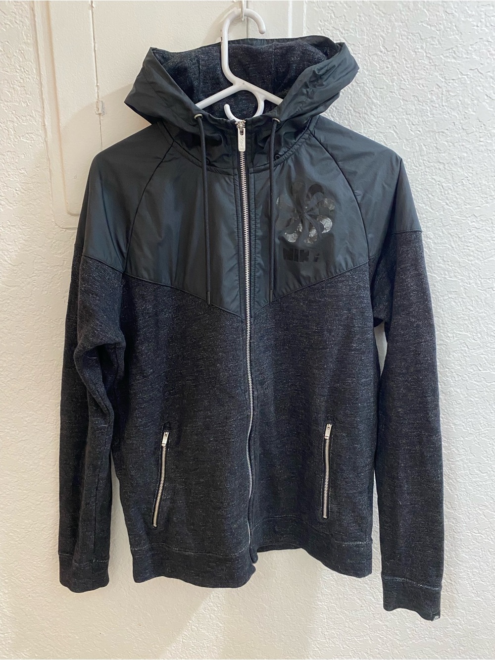 Nike Men’s Windrunner Zip Up sweatshirt with hood.